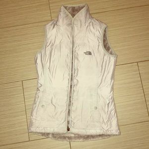 The North Face REVERSIBLE furry vest - Women’s XS